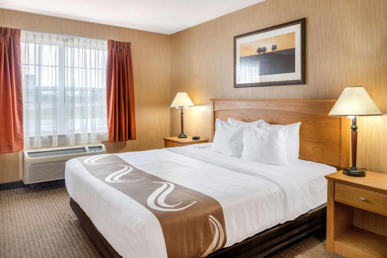 Quality Inn & Suites Cornwall Exteriér fotografie