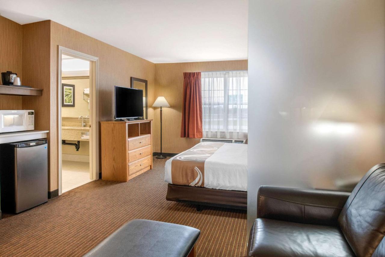 Quality Inn & Suites Cornwall Exteriér fotografie
